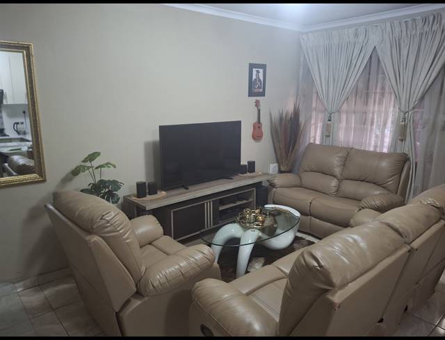 2 BEDROOM APARTMENT FOR SALE IN COMMERCIA